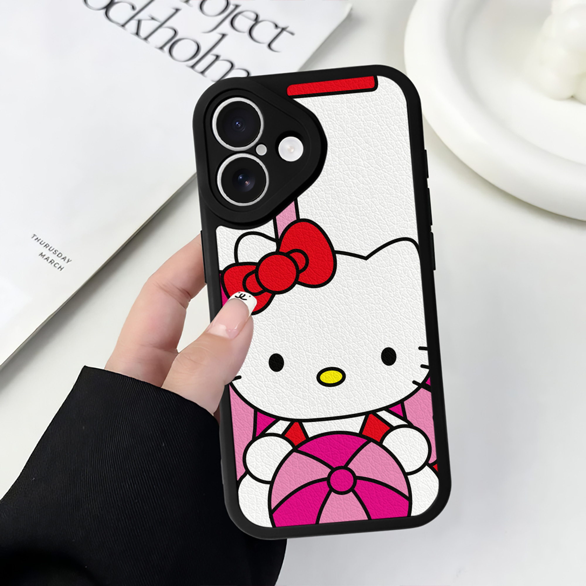 （画像用） Hello Kitty ハローキティ 【iPhone 16シリーズ対応】シリコンスマホケース（レザー調） 材質：シリコン